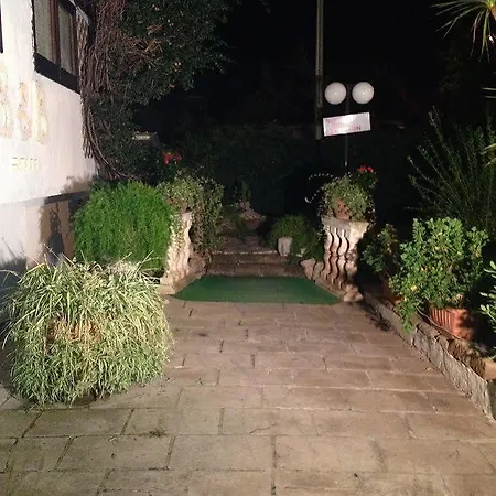 Santa Fara Bed & Breakfast 3*