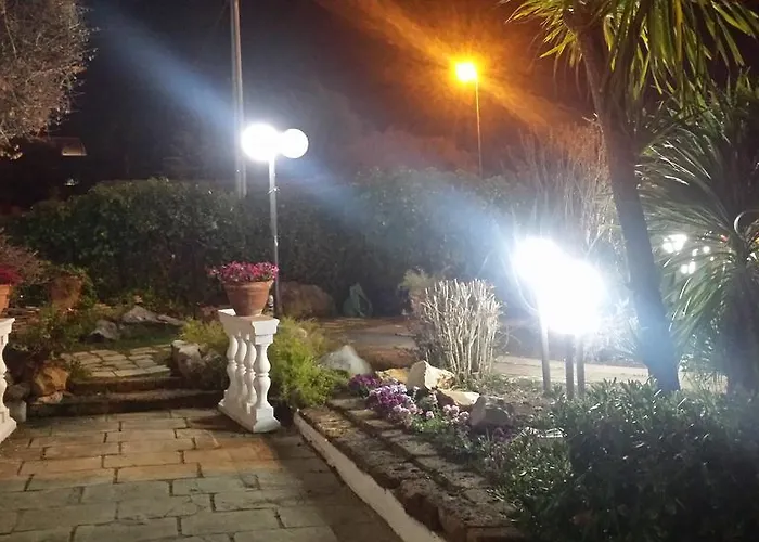 Santa Fara Bed & Breakfast 3*
